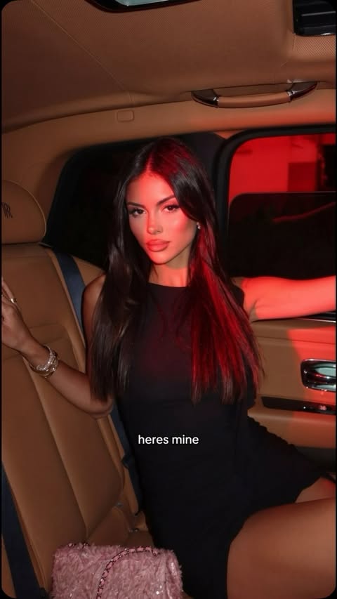 I love this red light photo edit 📸 #photoideas #phototips  #ai #redlight #aiedit