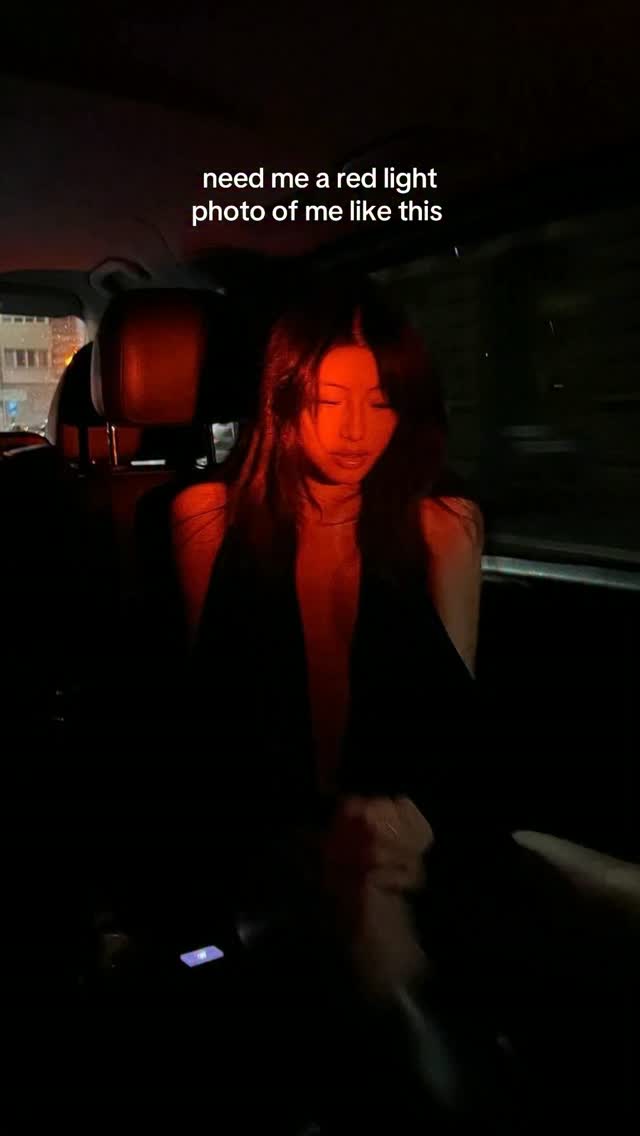 little photo hack for you ✨ comment prompt if you’d like me to send the full prompt! #photoediting #baddie #redlight #photoinspo #igbaddies