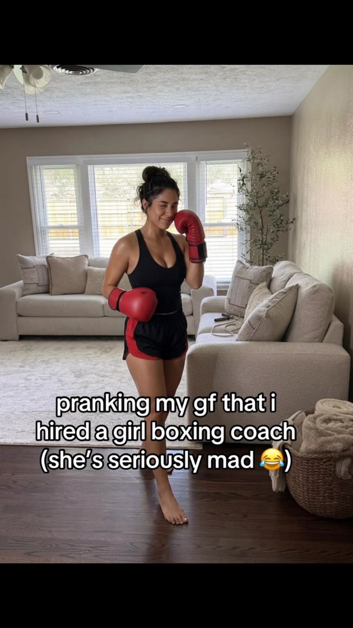 gotta defend myself from her now 😂 #aiprank #textstorytime #textprank #gf #boxingcoach