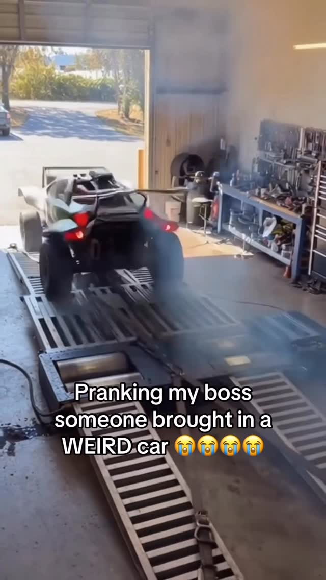 How did he not realize 💀💀 #textingstories #rocketleague #octane #mechanic #pranks