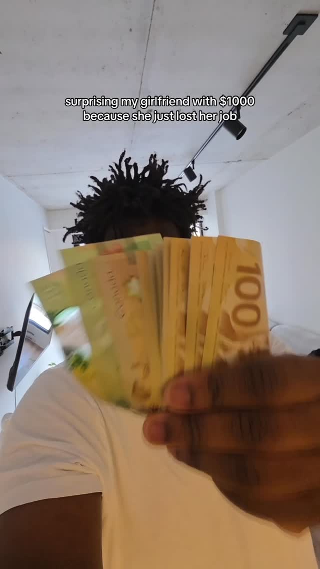 SURPRISING MY GIRLFRIEND WITH $1000 because she just lost her job ❤️‍🩹 **boyfriend took over my account**
•
•
•
•
#lifestyle #unemployment #surprise #relationships #reels