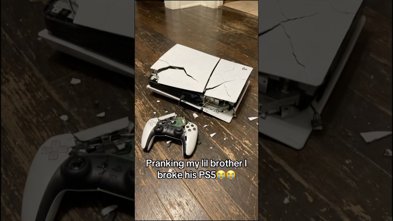 Bro worried about what game im playing😭😭 #prank #ps5 #funnyshorts